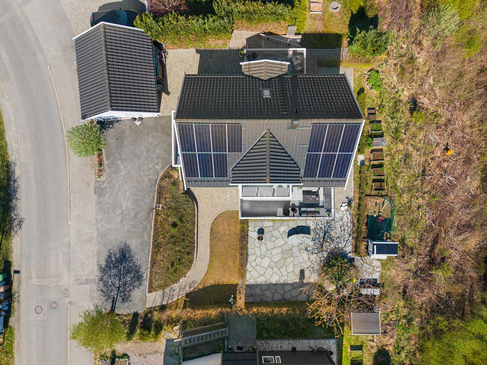Solcellepanel på taket. Galleribilde