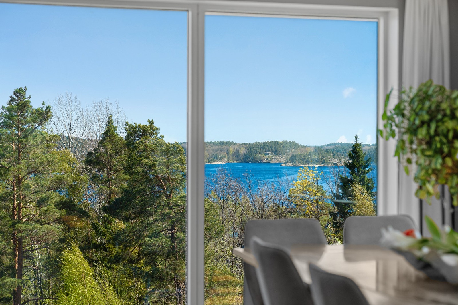 Utsikten fra stuen. Galleribilde