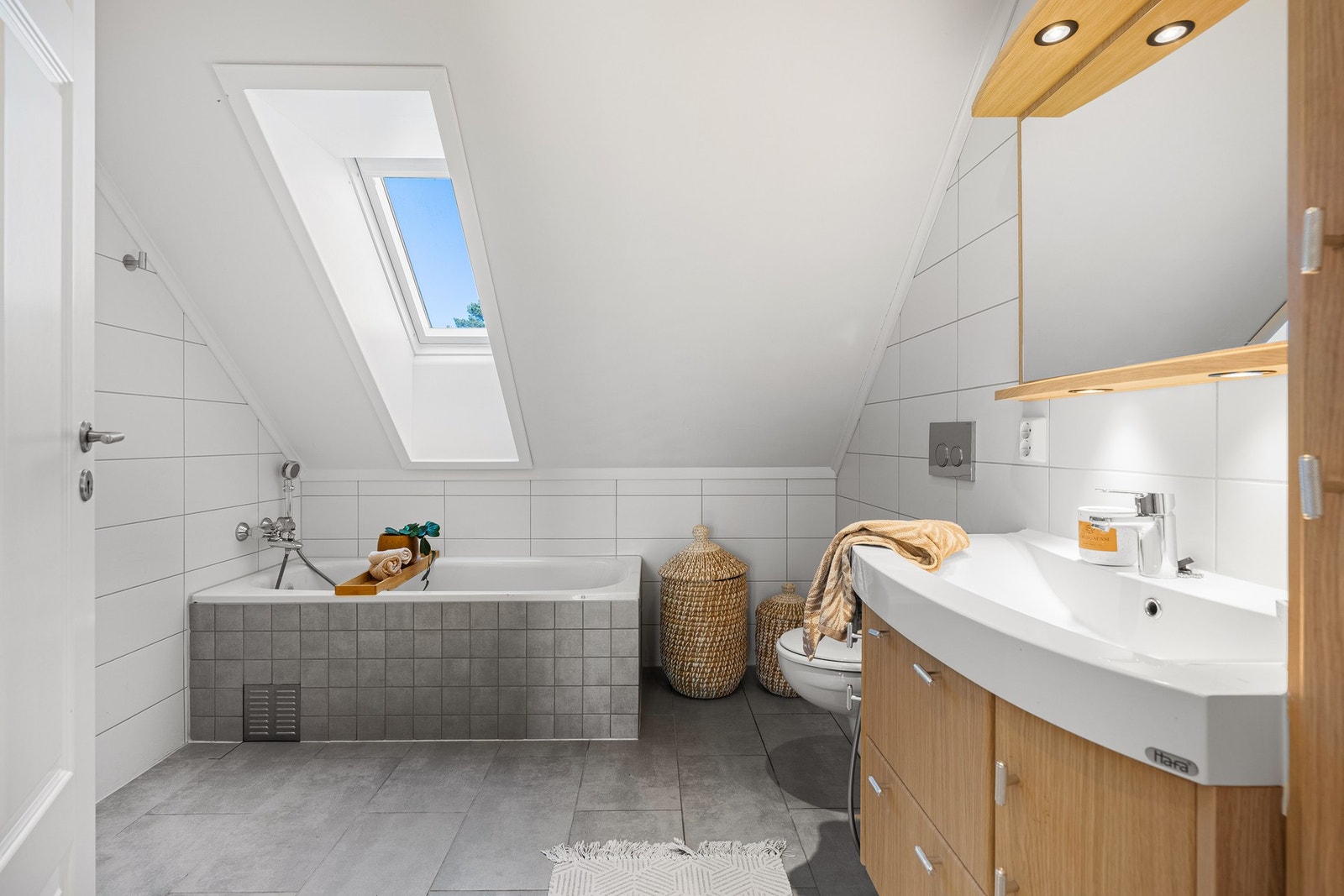 Baderommet i loftsetasjen. Galleribilde