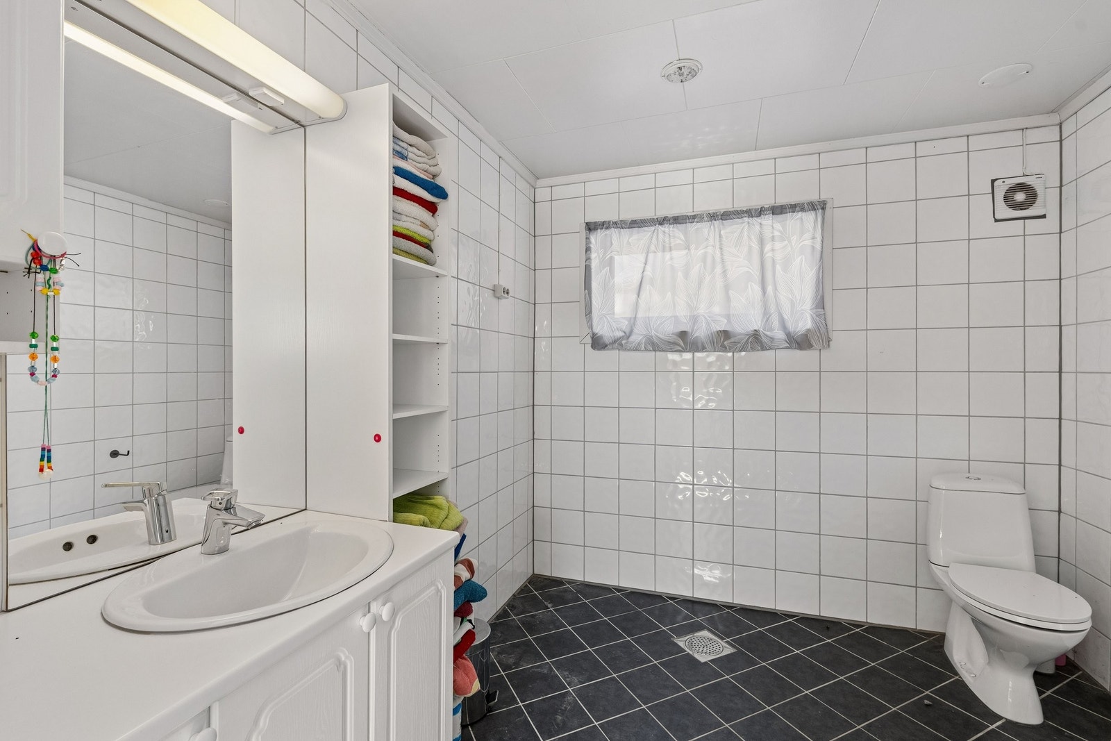 Bad i 1. etg. Opplegg for vaskemaskin Galleribilde