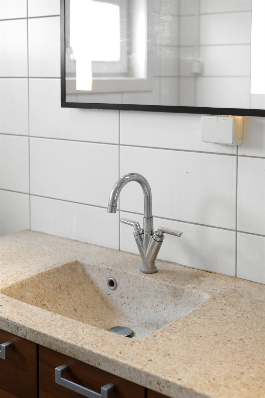 Badet har opplegg for vaskemaskin og er utstyrt med elektrisk styrt vifte. Galleribilde