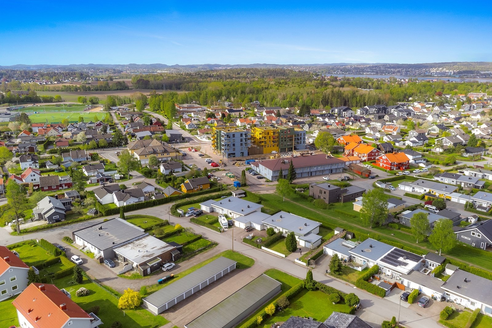 Kort vei til matbutikker og busstopp med hyppige avganger Galleribilde