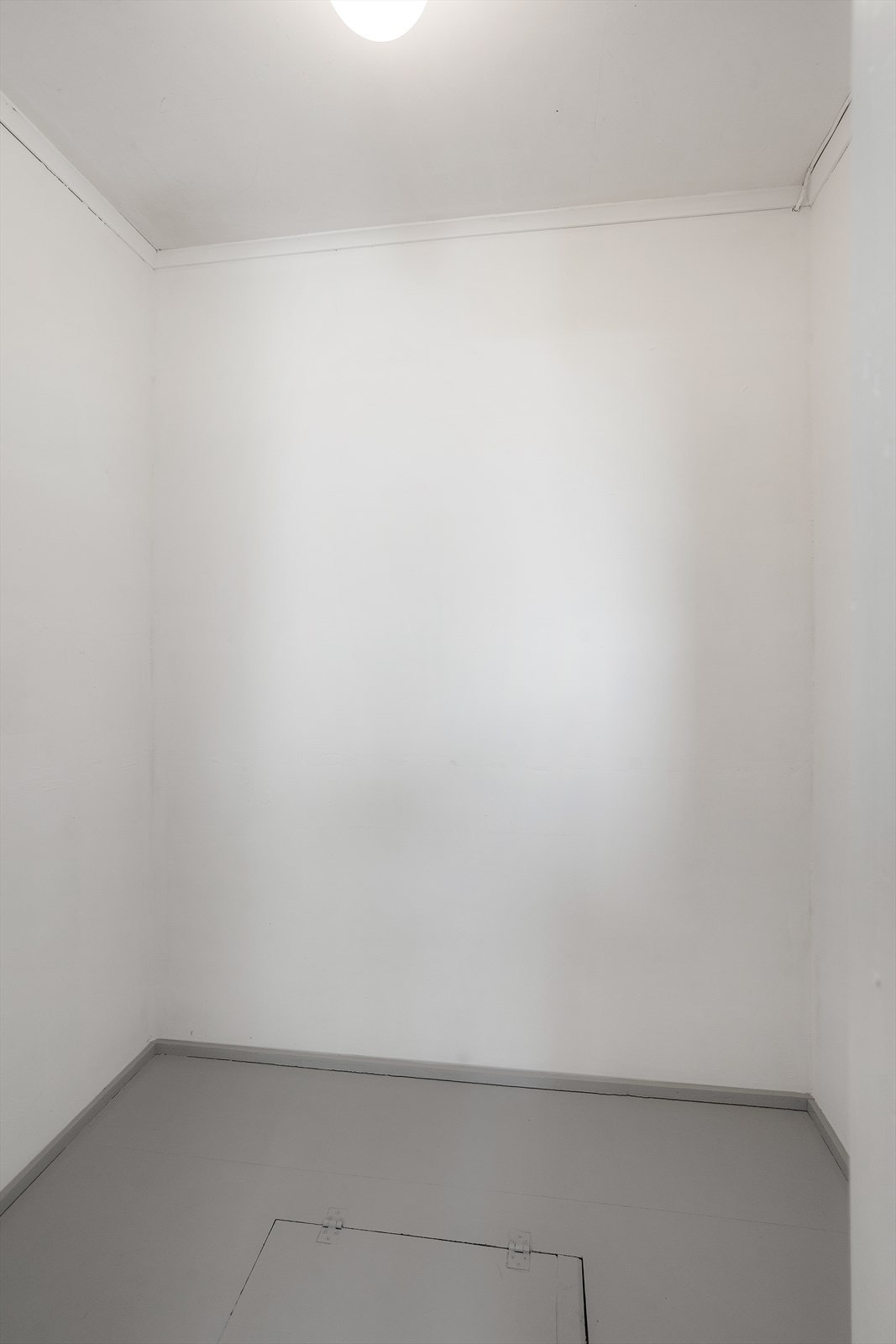 Den ene boden har kjellerlem ned til kjellerrom (lav takhøyde) for ekstra lagring. Galleribilde
