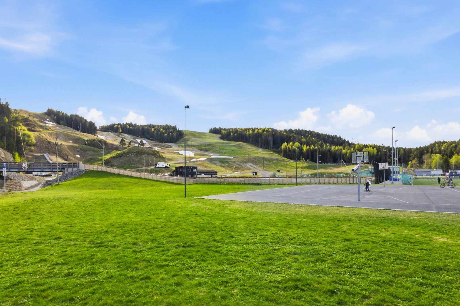 Om vinteren byr Marikollen på alpinbakke, langrennsløyper og øvrige vinteraktiviteter for hele familien. Galleribilde