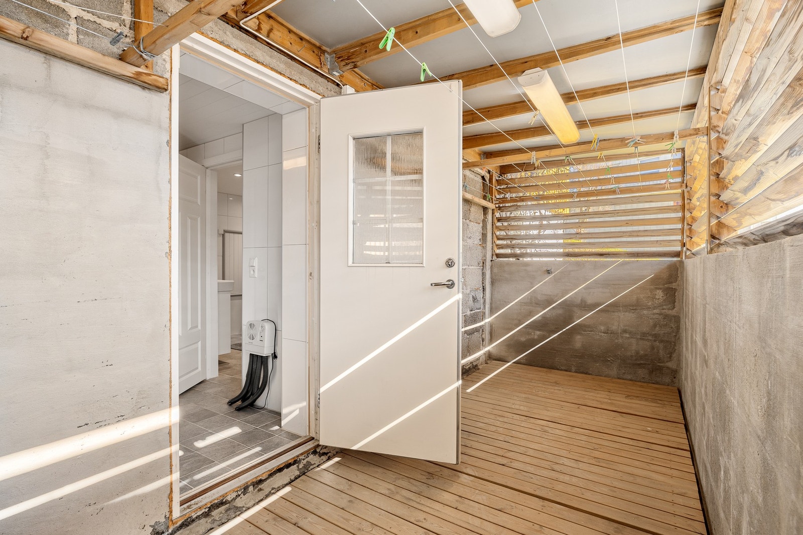 Overbygd inngang til kjelleren. Galleribilde
