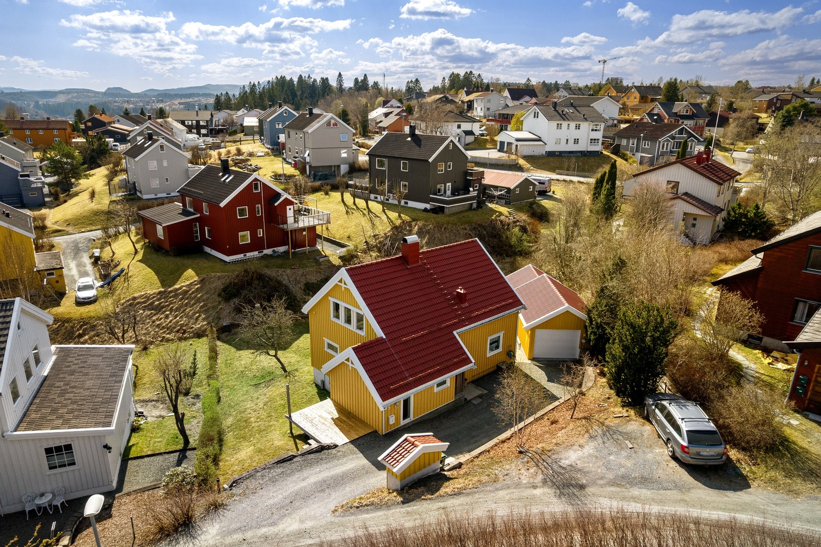 Hoemshøgda og Søndre Hoem er et trivelig, rolig og familievennlig nabolag på Byåsen som ligger på et høydedrag over Nidelva. Galleribilde