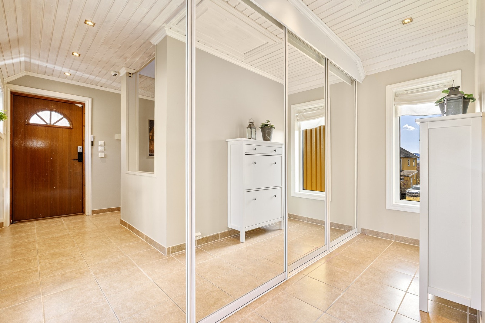 Downlights i himling. Galleribilde
