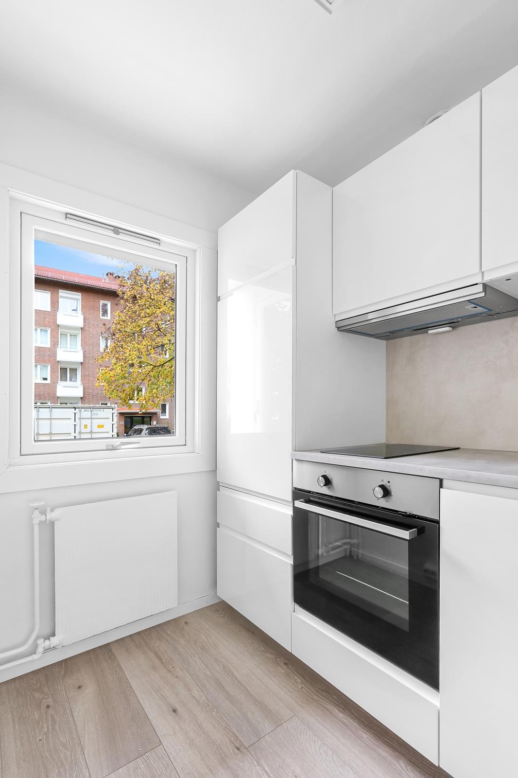 Rikelig med skap- og benkeplass Galleribilde
