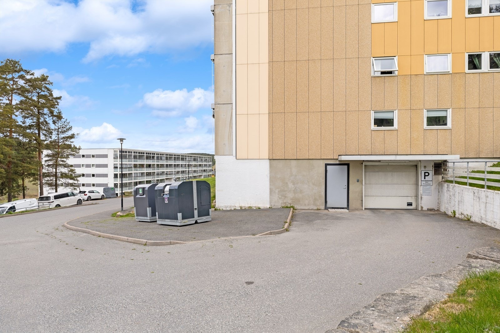 Det medfølger parkering i felles garasjanlegg Galleribilde