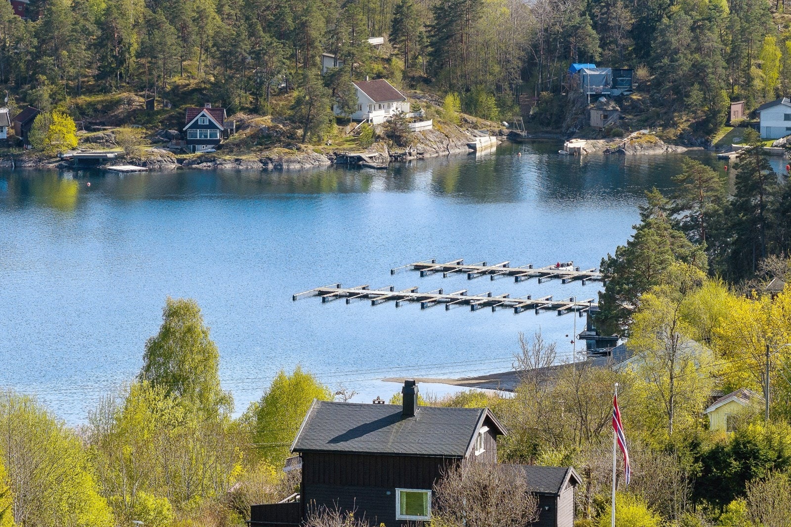 Her følger båtplass! Gangavstand fra hytta eller et par minutter i bil. Galleribilde