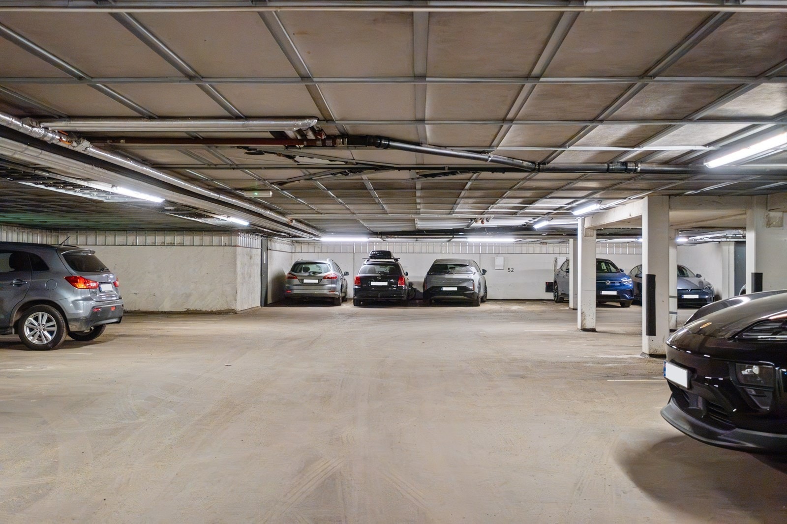 Det medfølger garasjeplass i felles lukket garasjeanlegg med elbillader. Galleribilde