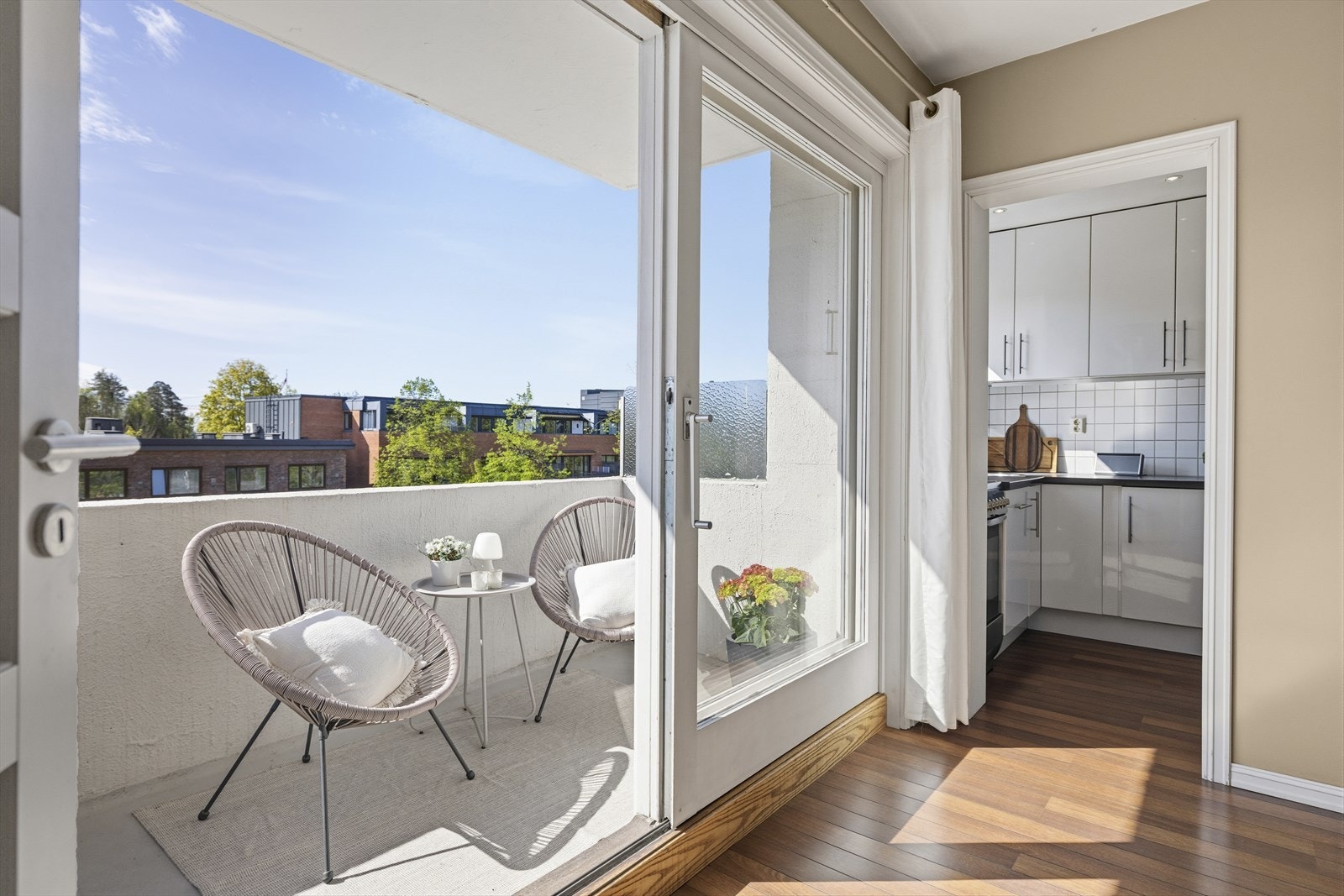 Utgang til hyggelig balkong Galleribilde