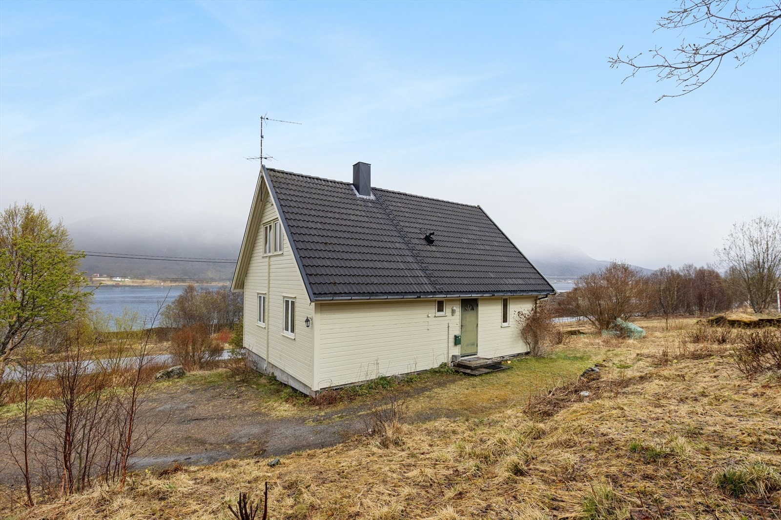 Boligens overside med skjermet beliggenhet - gode solforhold Galleribilde
