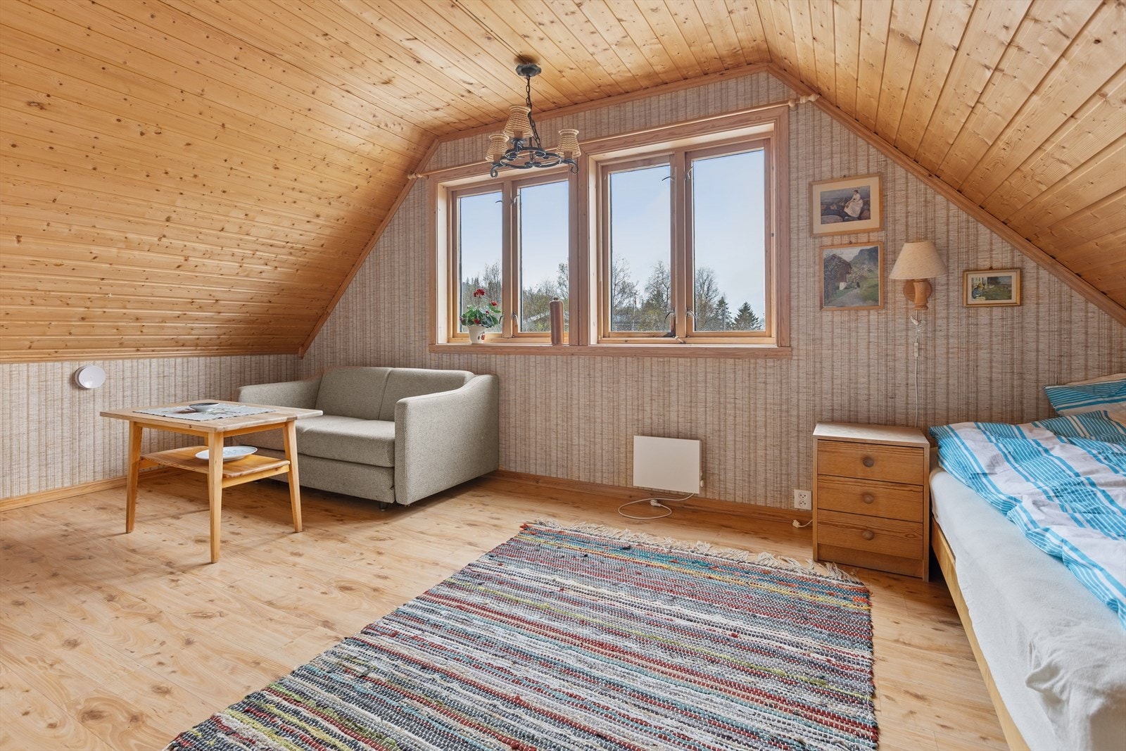 Stort soverom eller loftstue Galleribilde