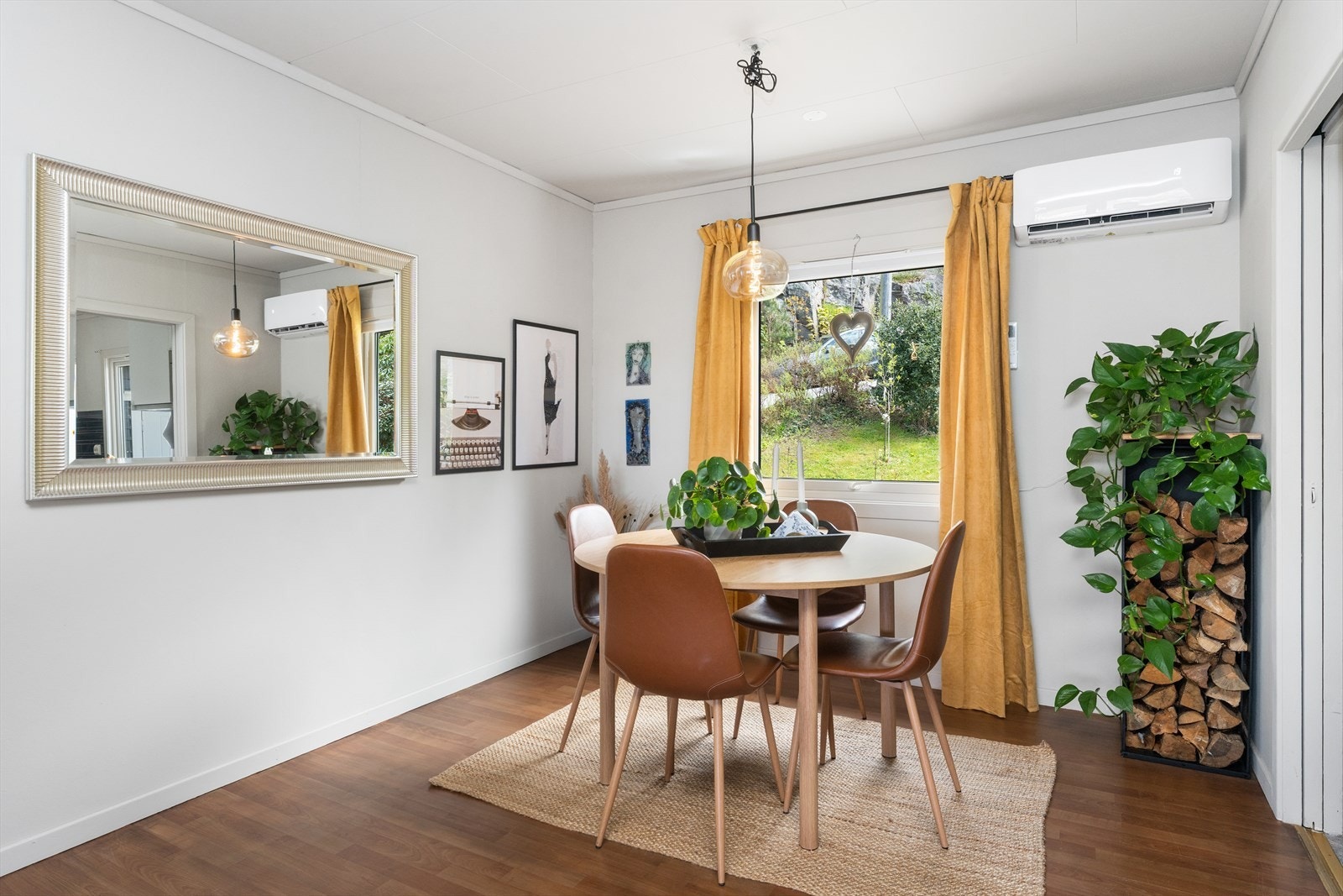 En lys og trivelig spiseplass Galleribilde
