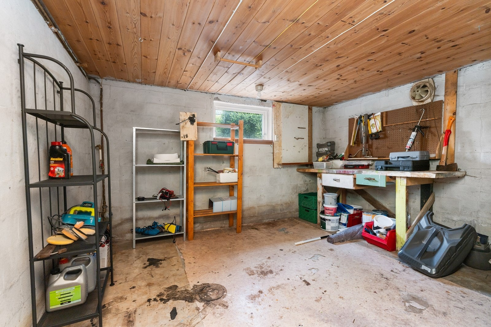 Kjelleren byr på rikelig med lagringsplass Galleribilde
