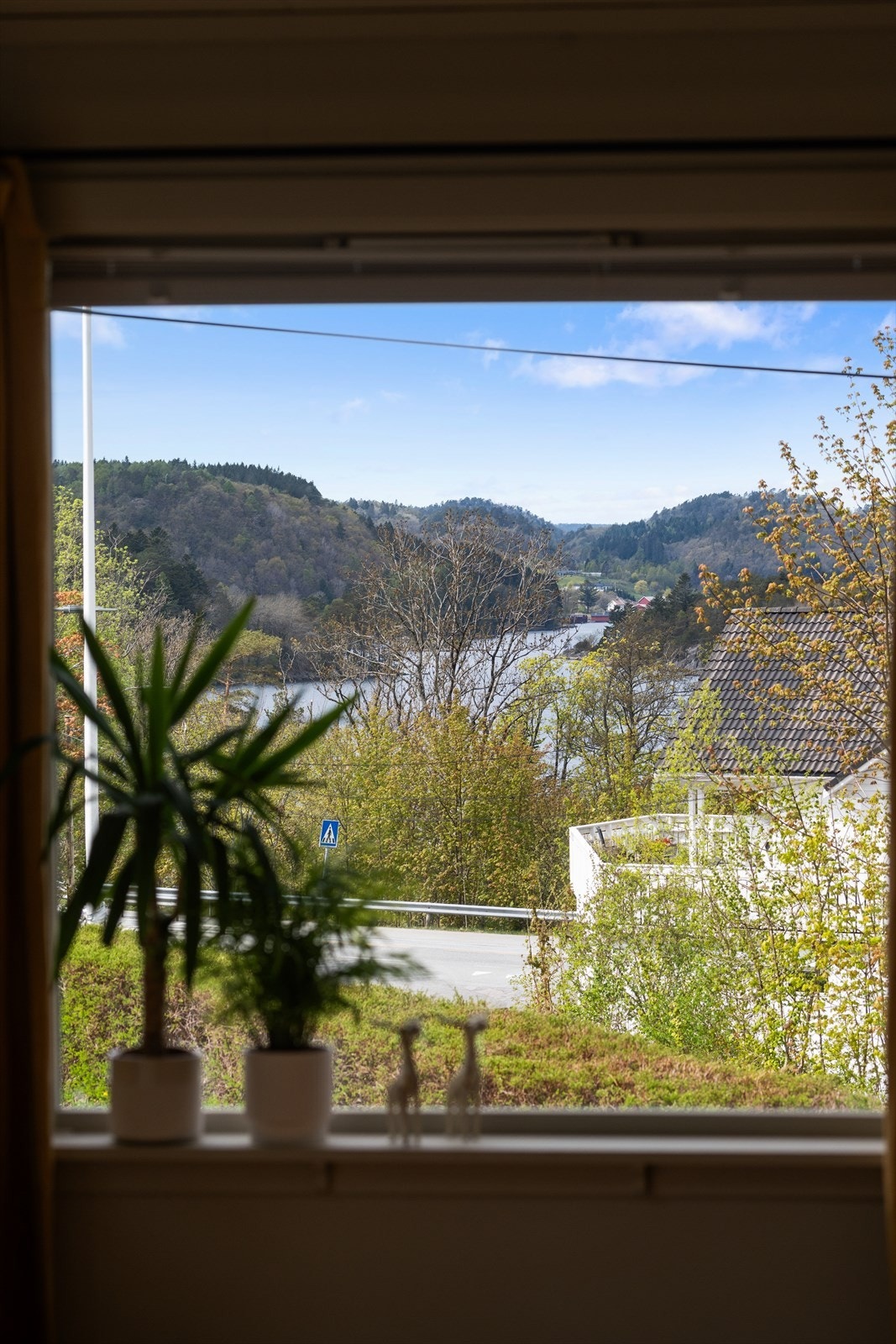 Fra flere av vinduene er det fint utsyn over nærområdet Galleribilde