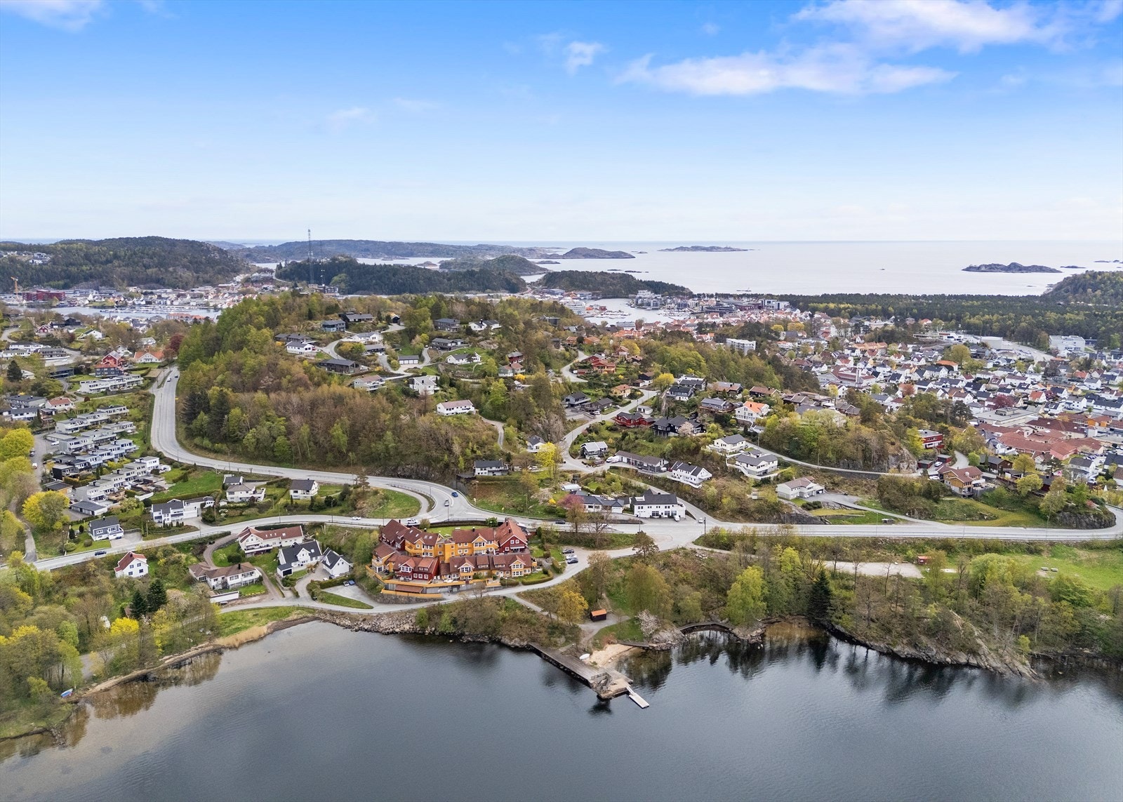 Kort avstand til sjøen og flotte turområder i nærheten, samt strand Galleribilde