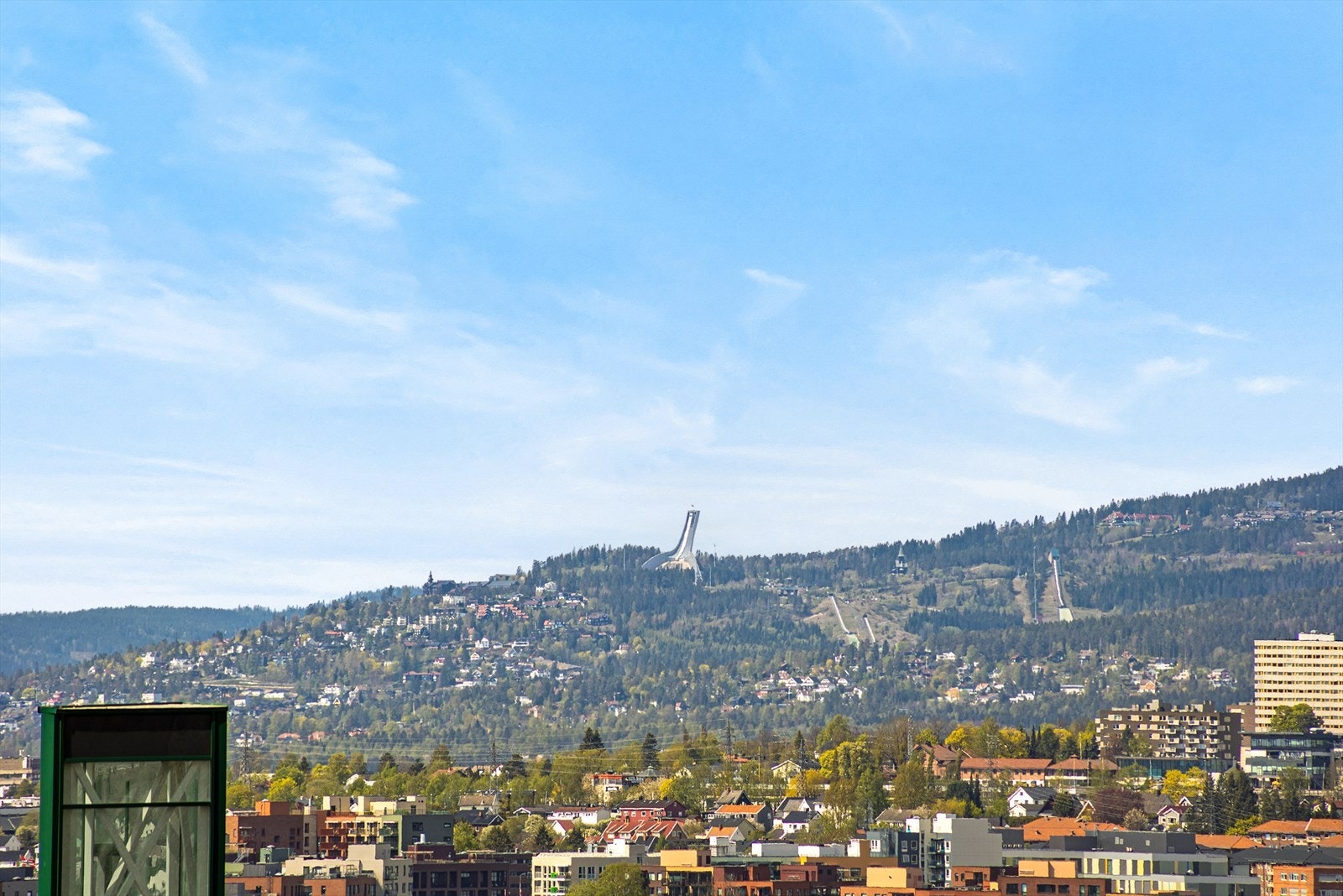 Her har du fantastisk utsikt helt ut mot Holmenkollen og markaområdene rundt. Galleribilde