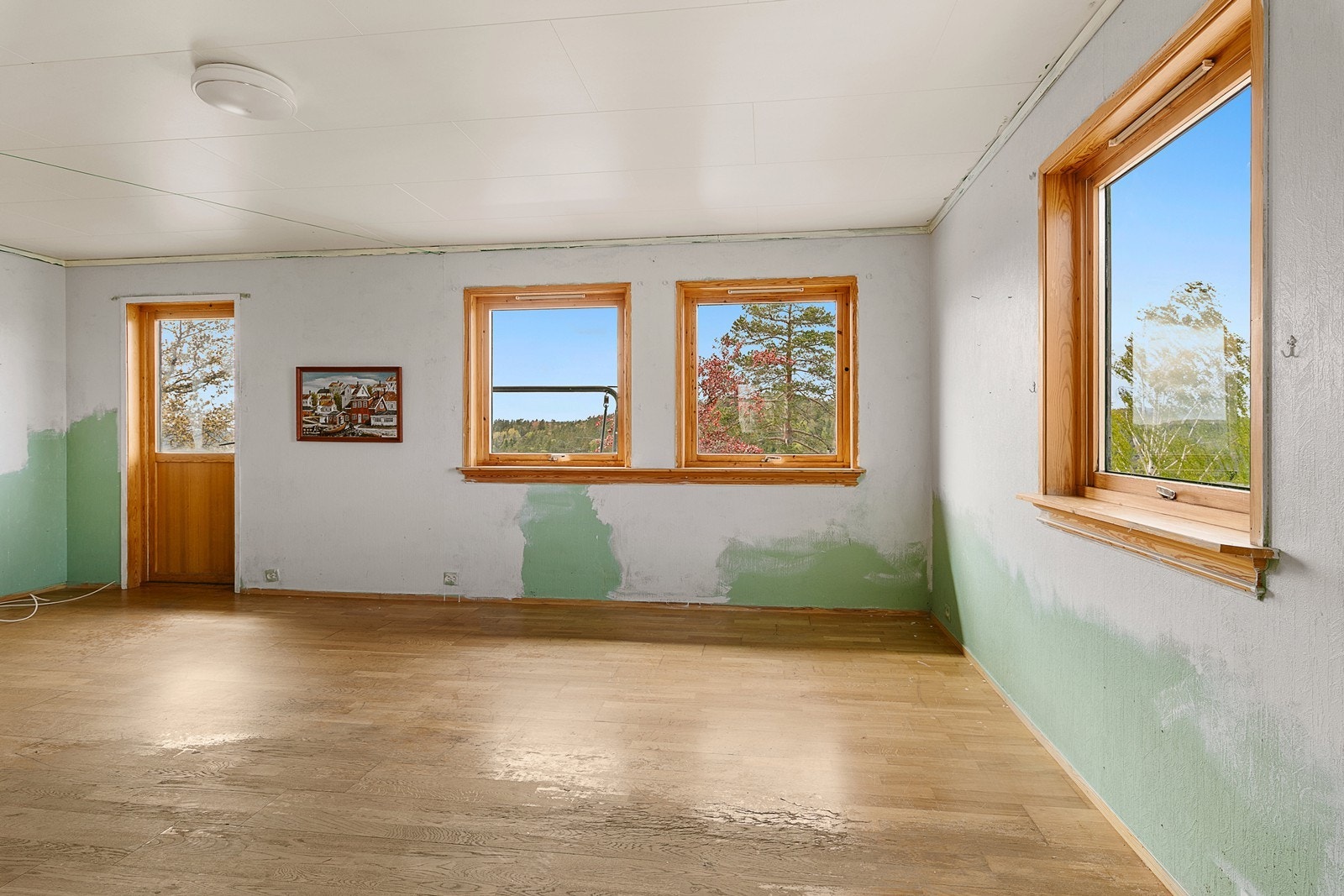 Utgang til terrasse fra stuen. Terrassen må oppgraderes. Galleribilde