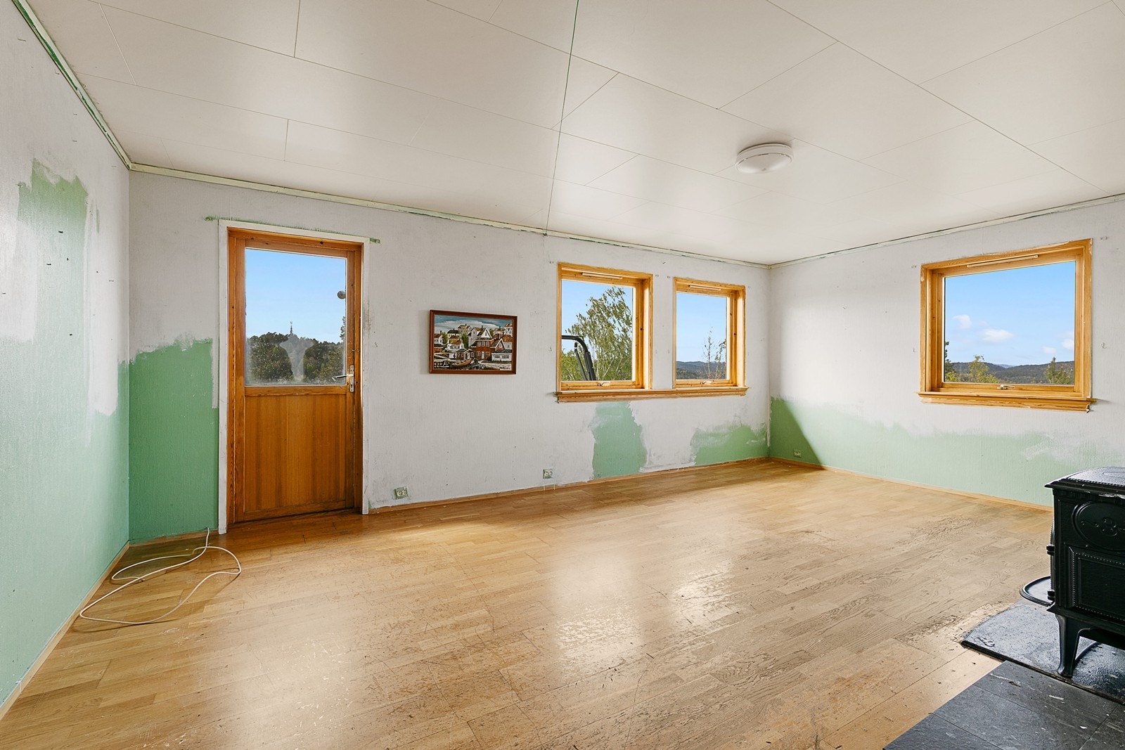 Eiendommen trenger renovering så her kan ny eier skape sitt eget hjem. Galleribilde
