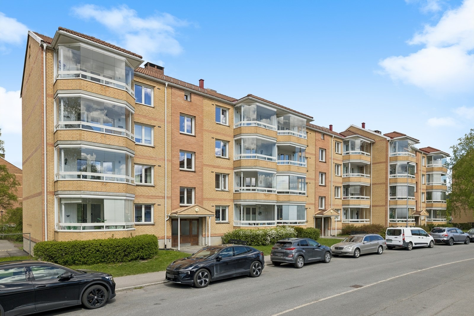 Dette er en lys og attraktiv 3-roms andelsleilighet i populære Engsletta borettslag, sentralt på Kalbakken. Galleribilde