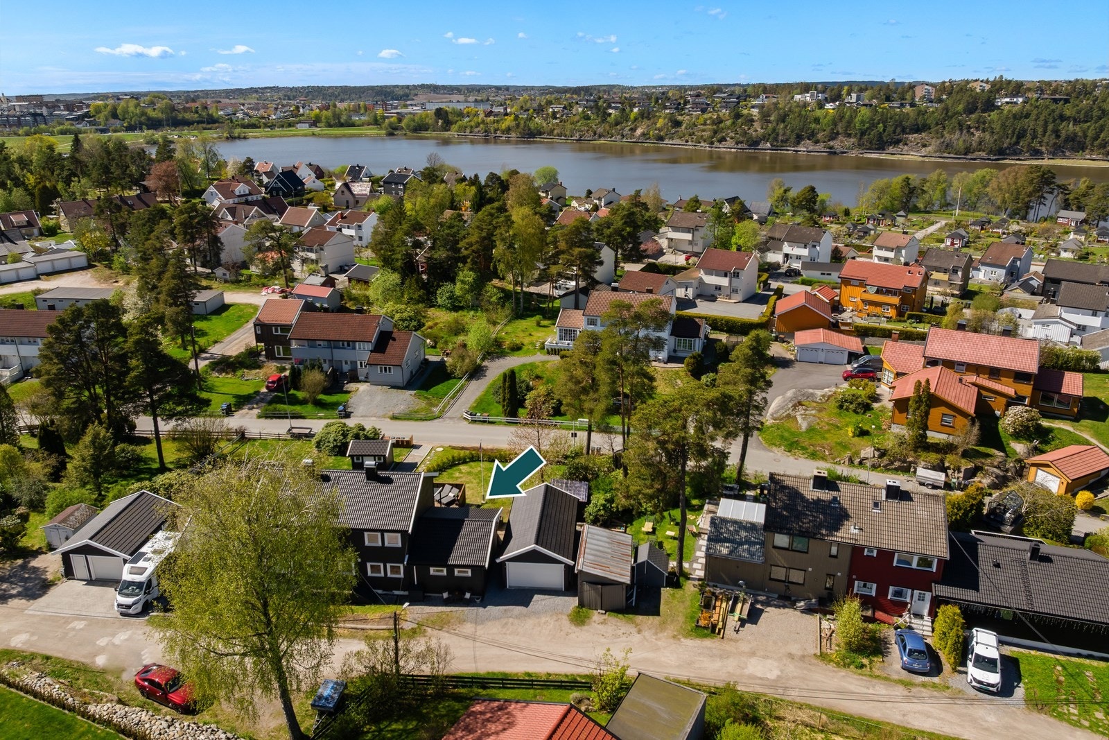 Tiltalende halvpart tomannsbolig i et populært og barnevennlig område på Opsund. Galleribilde