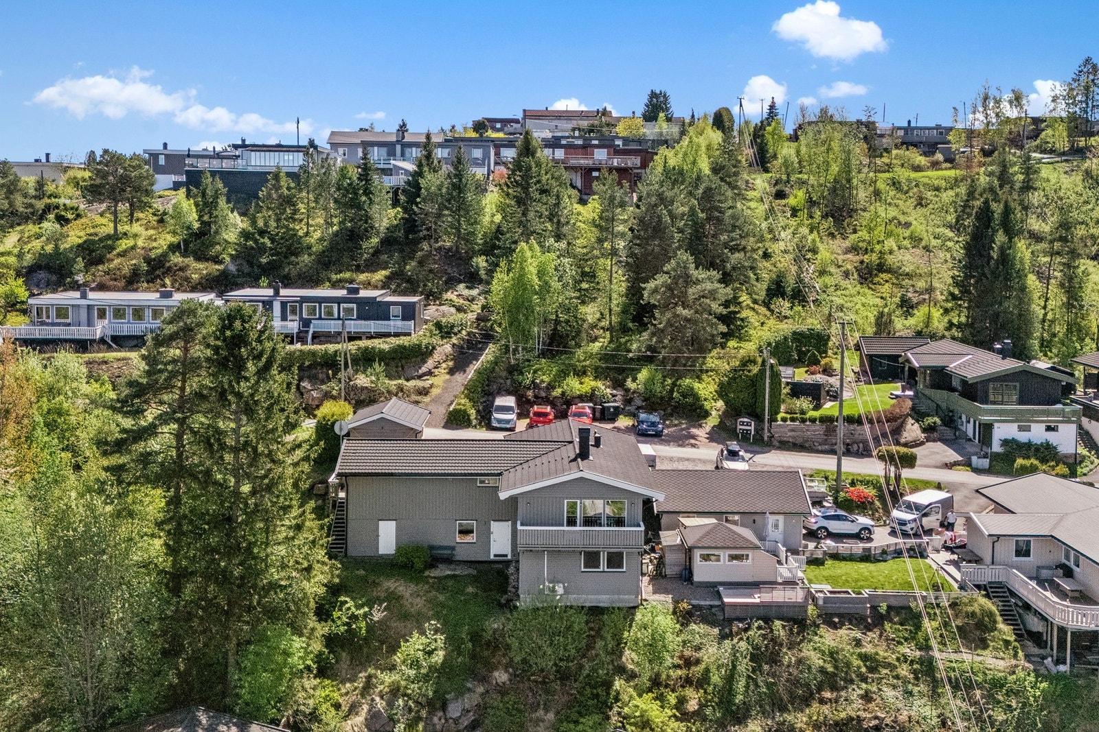Einerveien 19 ligger i et etablert boligområde i Bergeråsen. Galleribilde