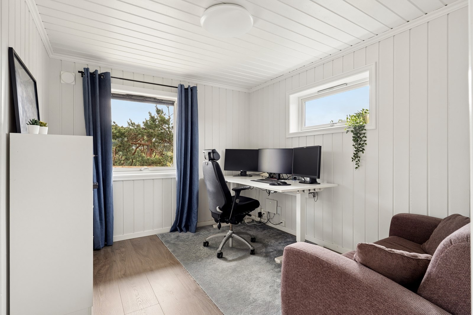Kontor/soverom 4: Praktisk rom som i dag benyttes som kontor - fleksibelt rom med flere bruksmuligheter. Galleribilde