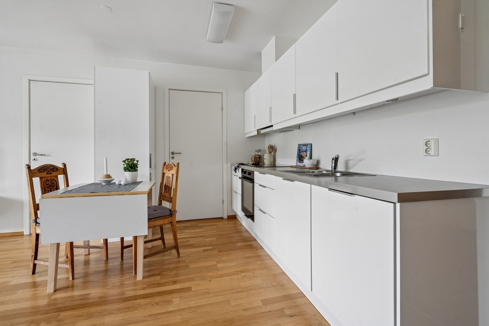 Lyst og fint kjøkken. Galleribilde
