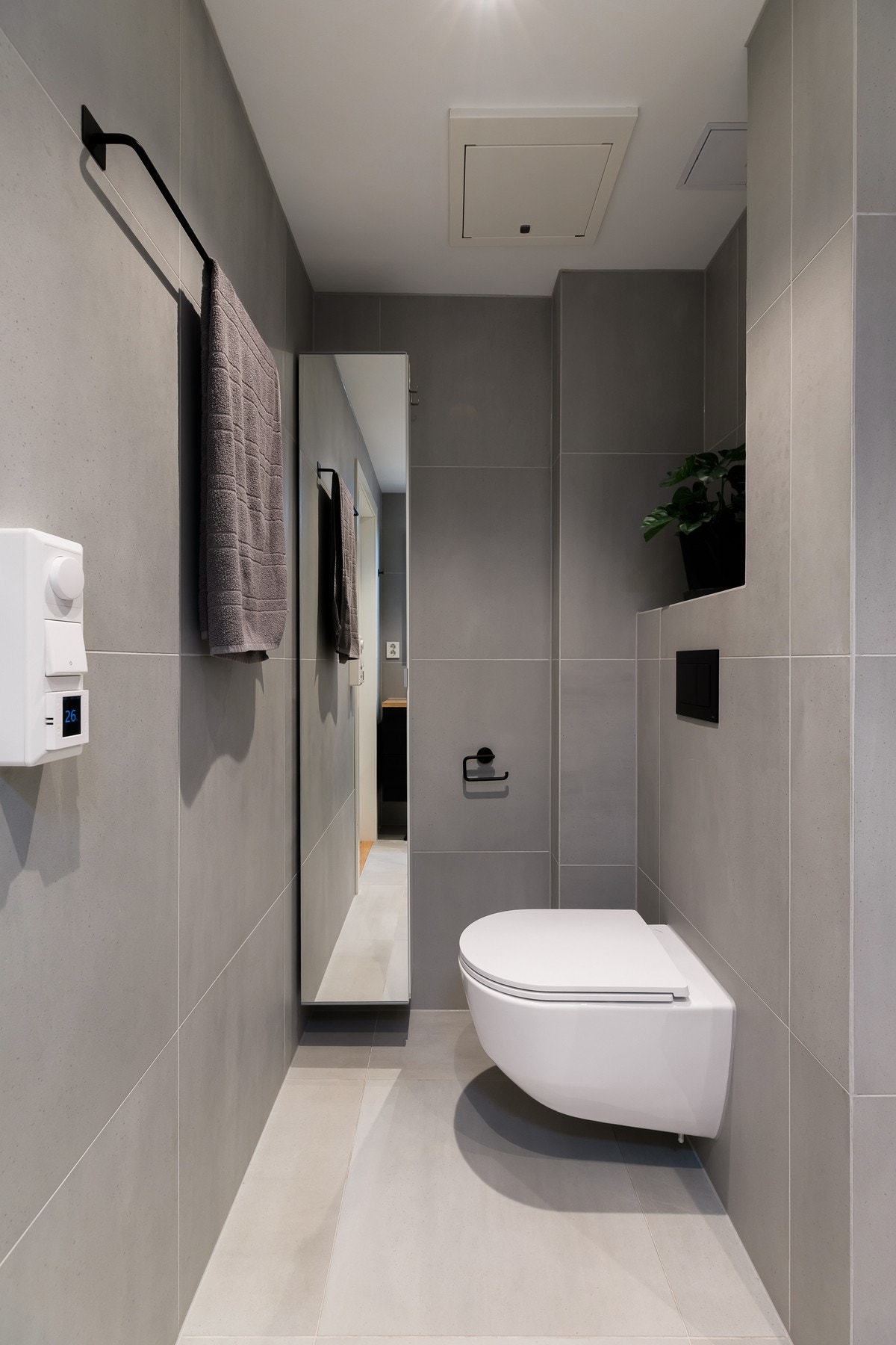 Badet har delikate og tidløse fliser. Dokumentasjon foreligger. Galleribilde