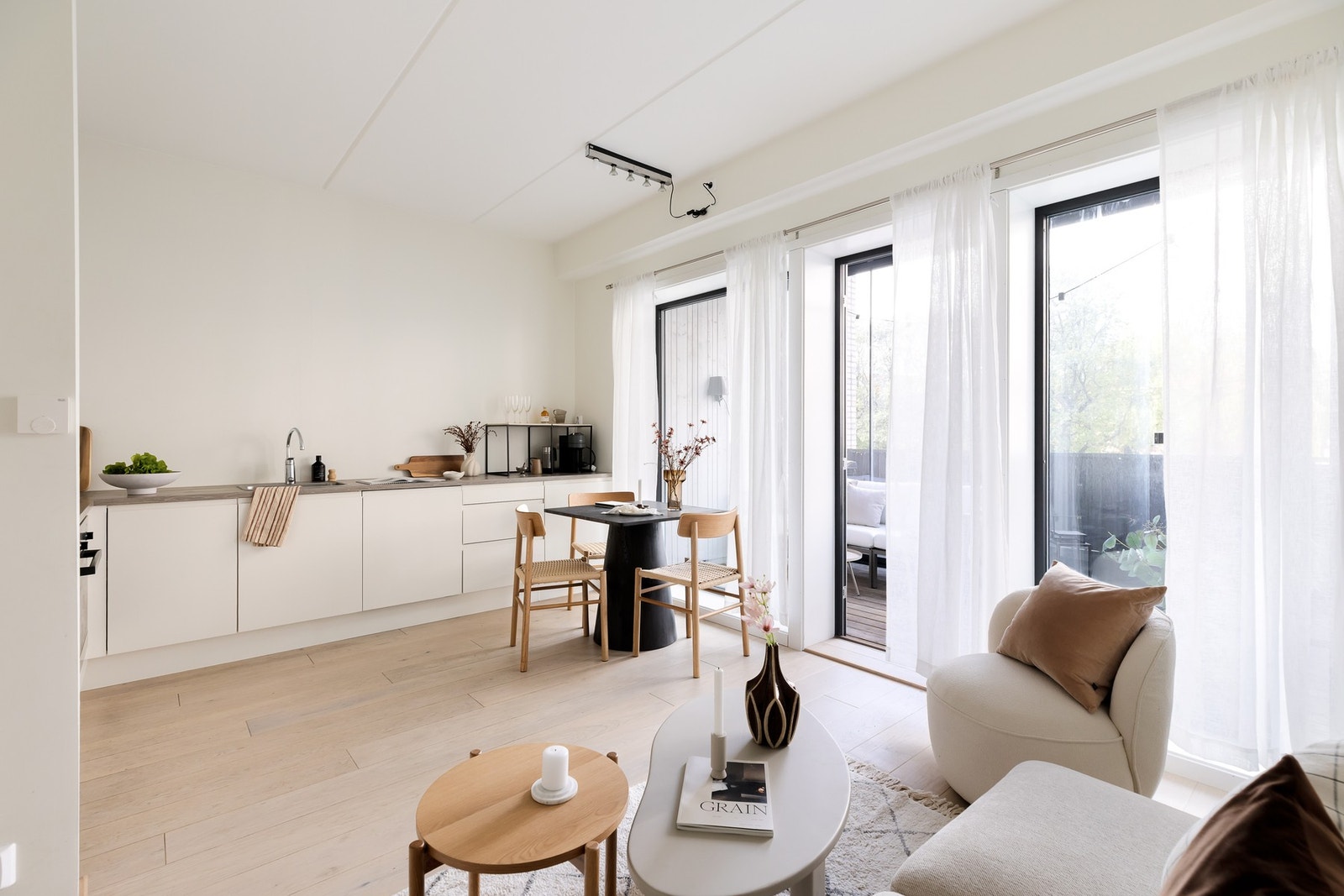 Flytt rett inn i et moderne hjem fra 2020 med høy standard og solrik balkong. Galleribilde