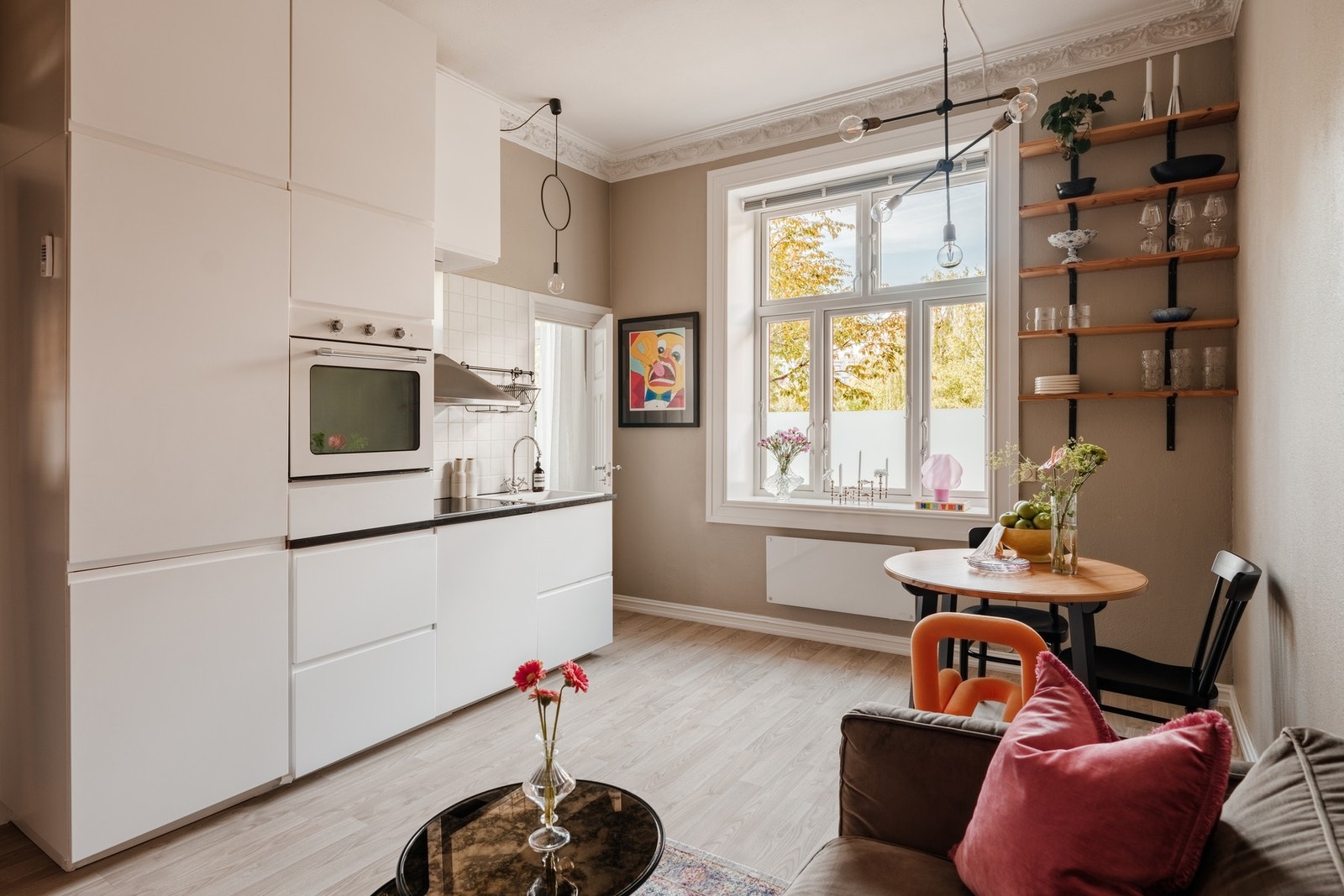 Dette er en lys og koselig 2-roms leilighet med særpreg. Galleribilde
