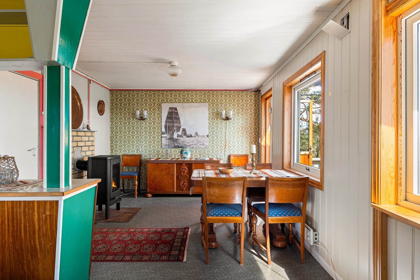 Alt av inventar, møbler og hageredskap som står på eiendommen ved visning medfølger. Galleribilde