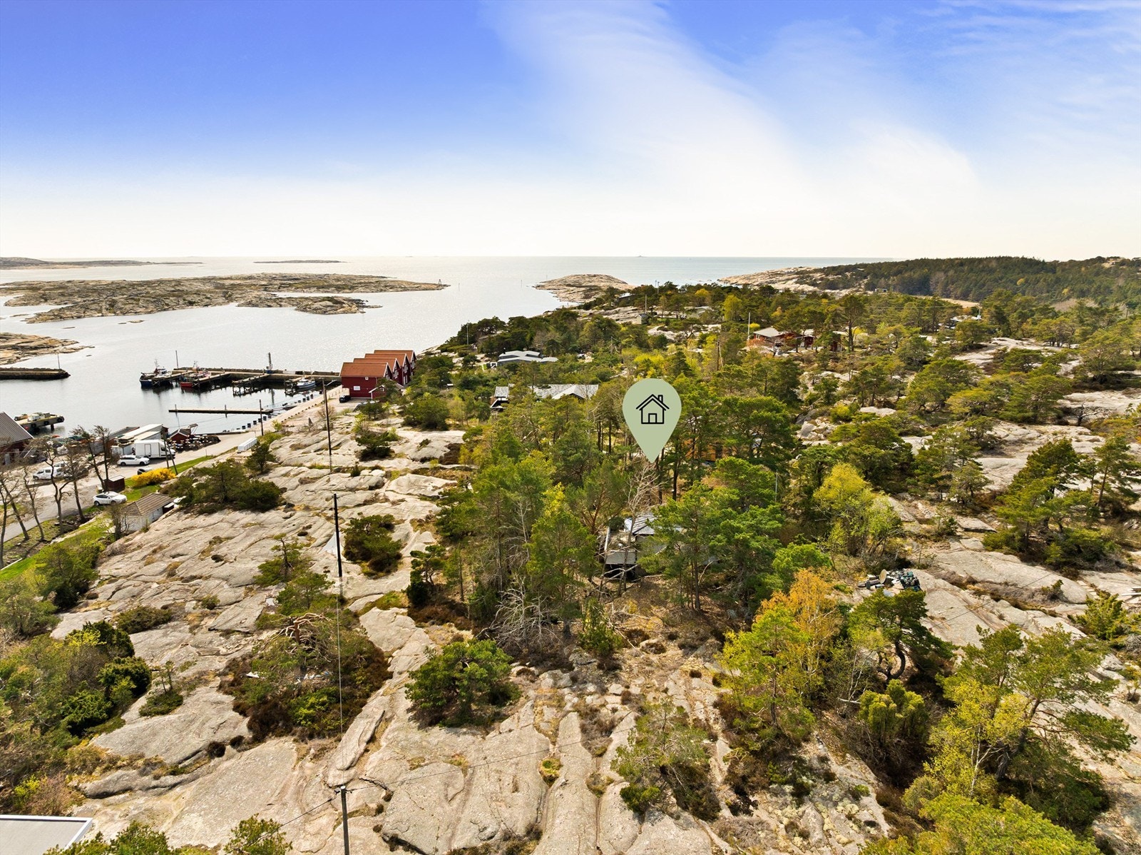 Omgitt av vakker kystnatur og nærmest på grensen til Ytre Hvaler Nasjonalpark ligger den lille og skjermede hytta i Utgårdskilen 39.
Fotograf; Kristoffer Kristiansen. Galleribilde