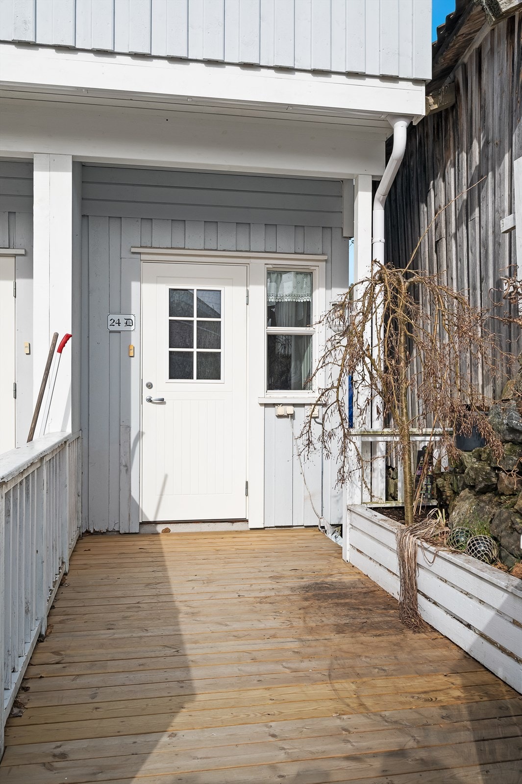 Eget inngangsparti inn til leiligheten. Galleribilde