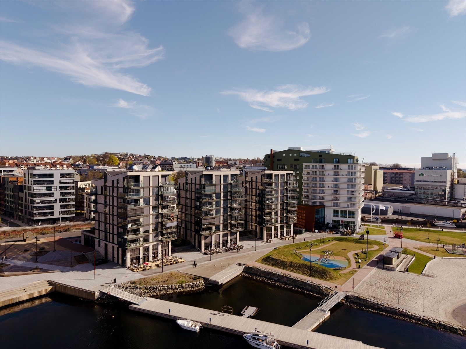 På sommerstid arrangeres det diverse tilstelninger i parken. Galleribilde