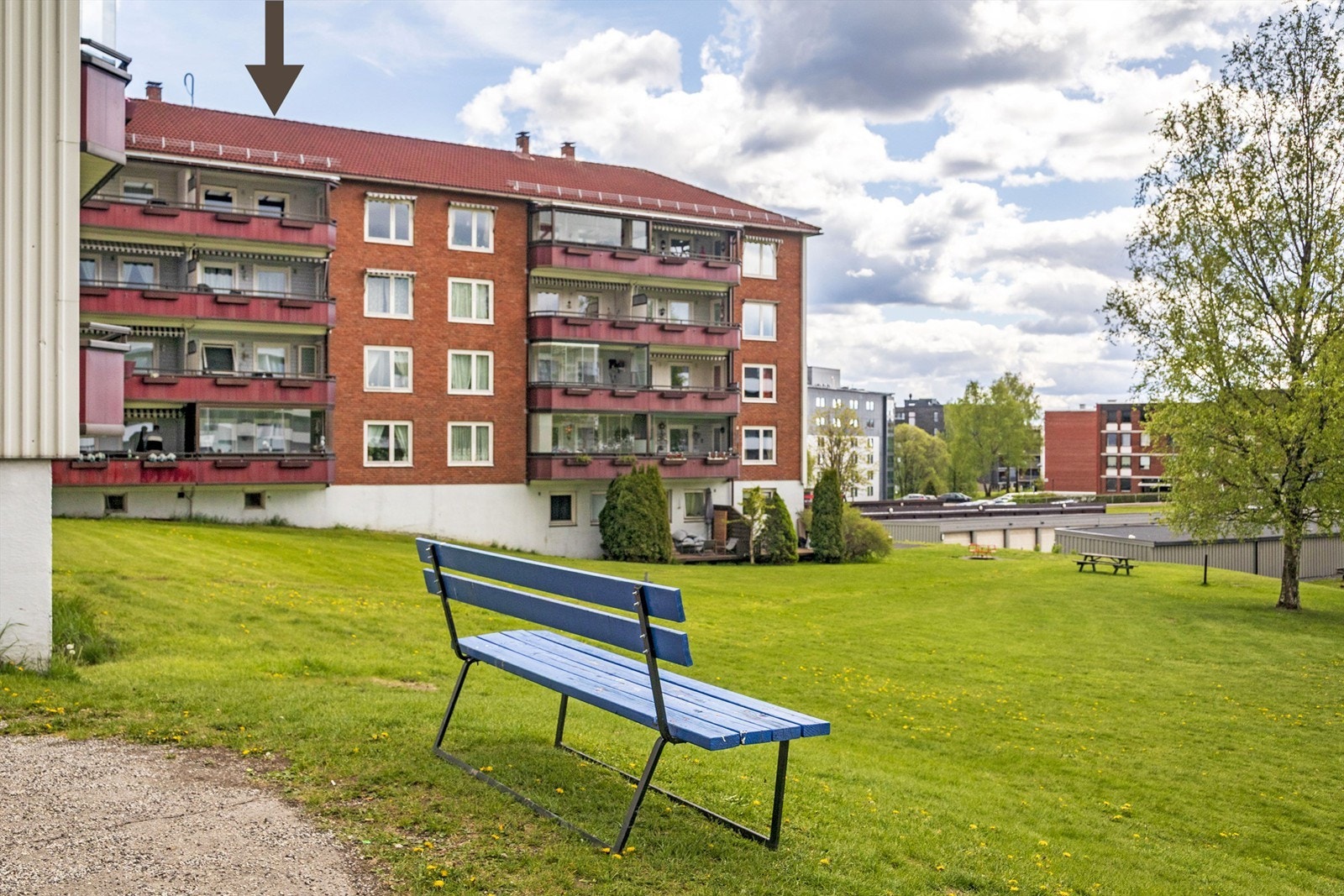 Leiligheten ligger høyt og fritt i byggets 4. etasje. Foto: Hanne Bruland/FotoHanne Galleribilde
