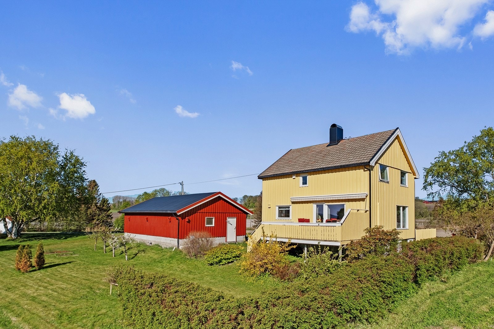 Aktiv Eiendom v/Lars Valstad har gleden av å presentere Sørgrendavegen 225. Foto: Interiørfoto AS (Michael Nøstvik Eid). Galleribilde