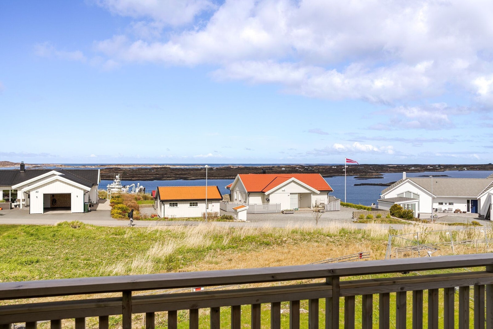 Det bugner med turområder, fiskeplasser og flott natur i alle retninger Galleribilde
