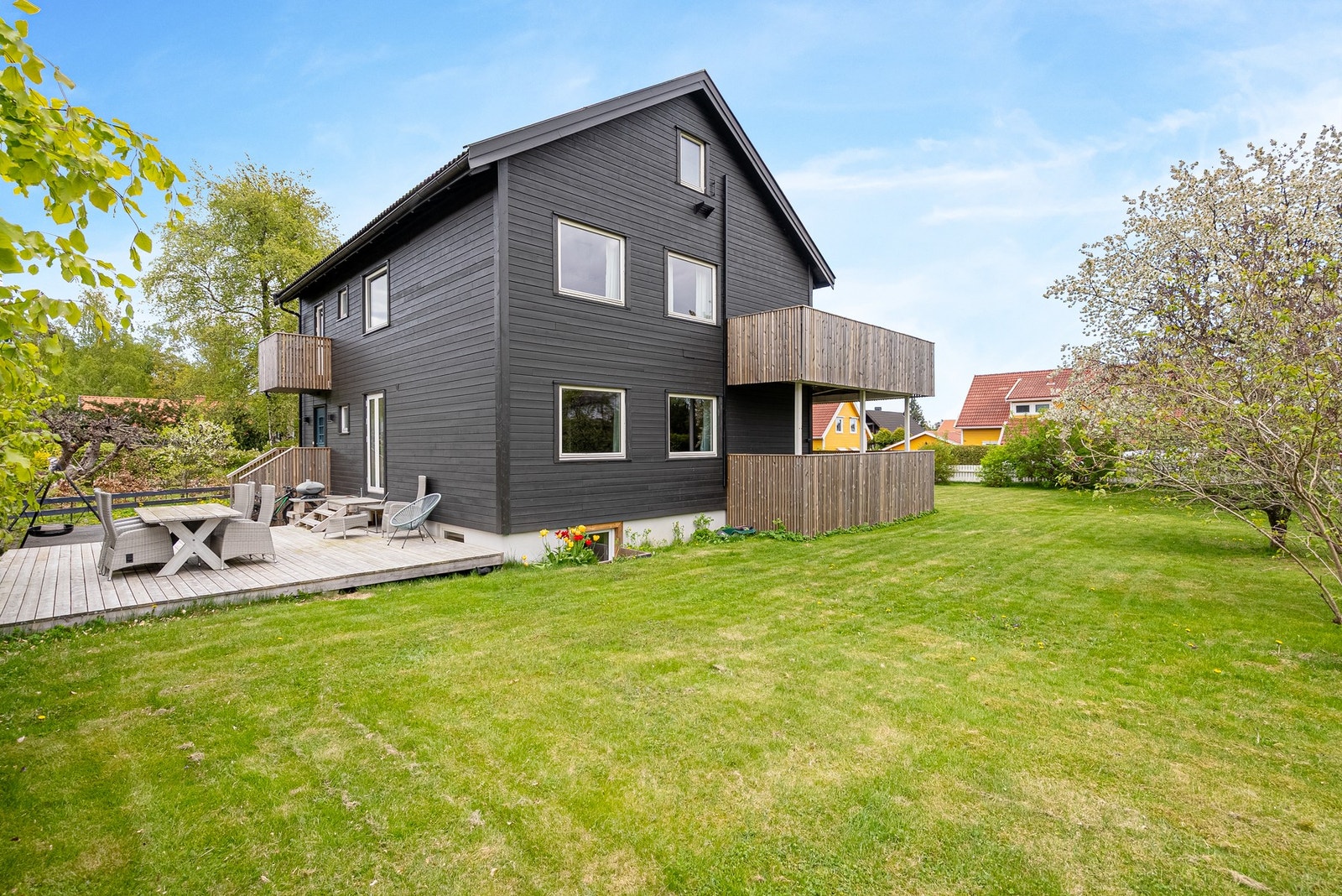 Stor tomt som er veldig barnevennlig Galleribilde