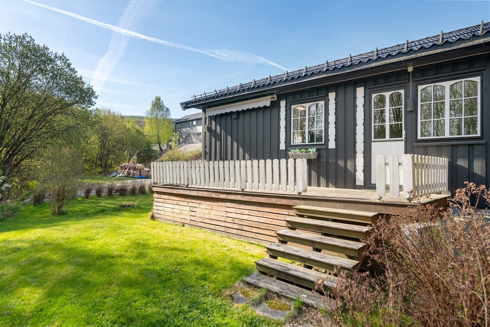 Egen inngang til vaskerommet på husets bakside. Galleribilde