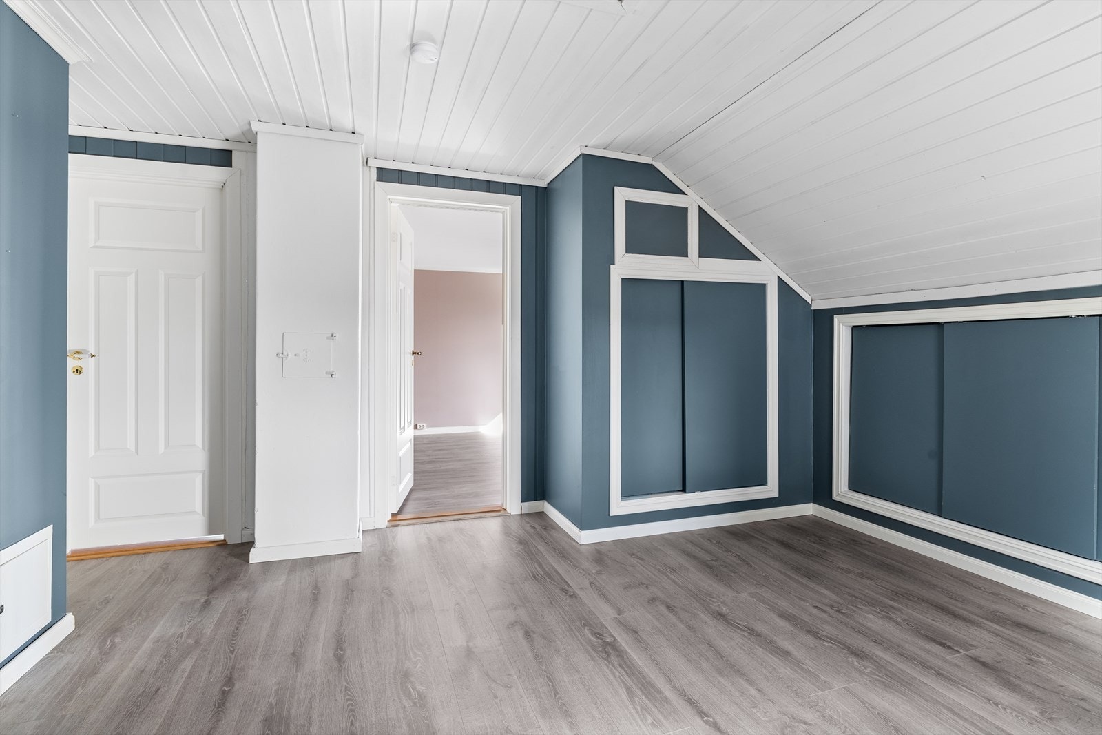Motsatt ende av stuen finner man 2 soverom Galleribilde