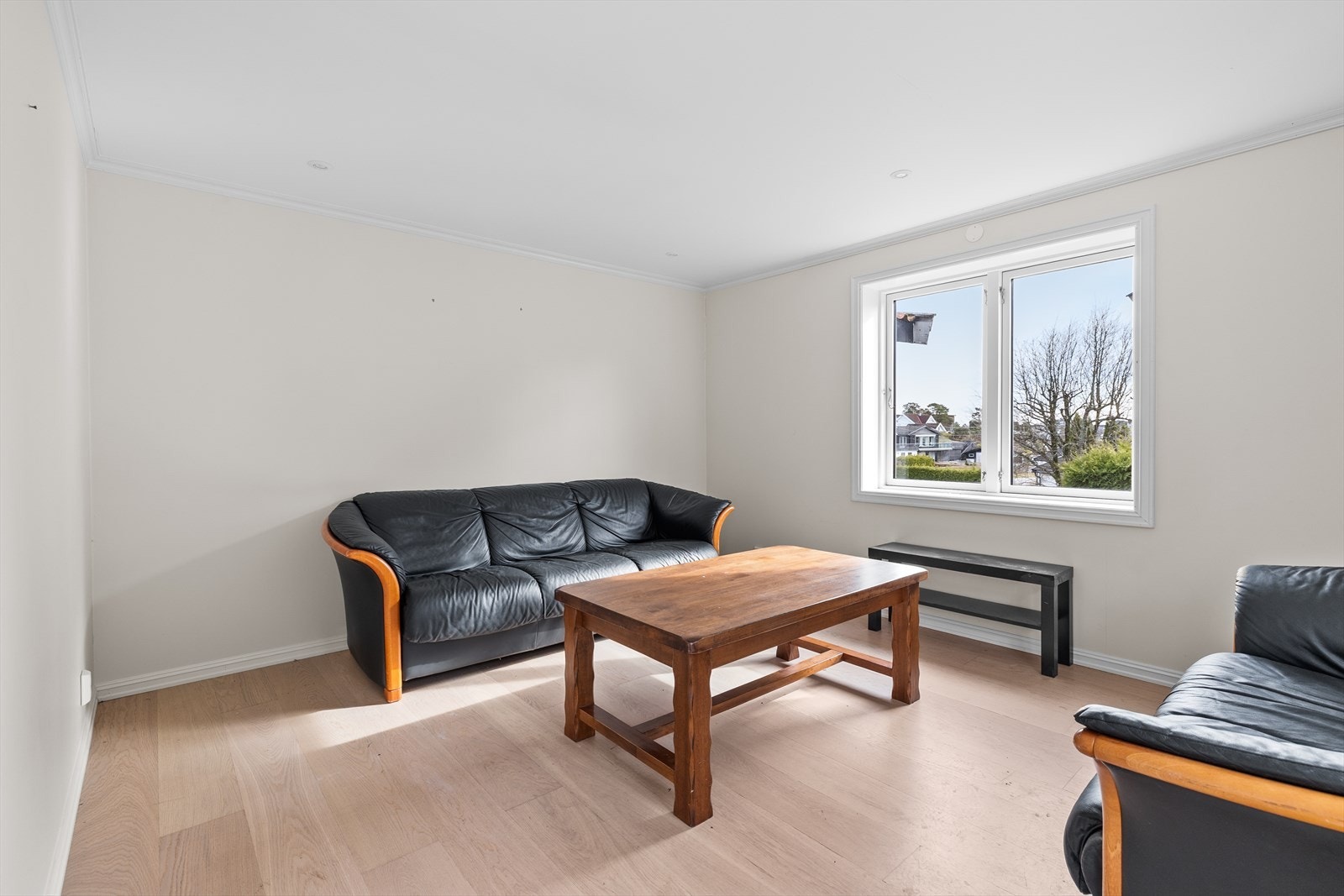 Enten man drømmer om atelier, hjemmekontor, treningsrom, lekerom, verksted eller ekstra plass til hobbybruk, ligger forholdene godt til rette for dette her. Galleribilde