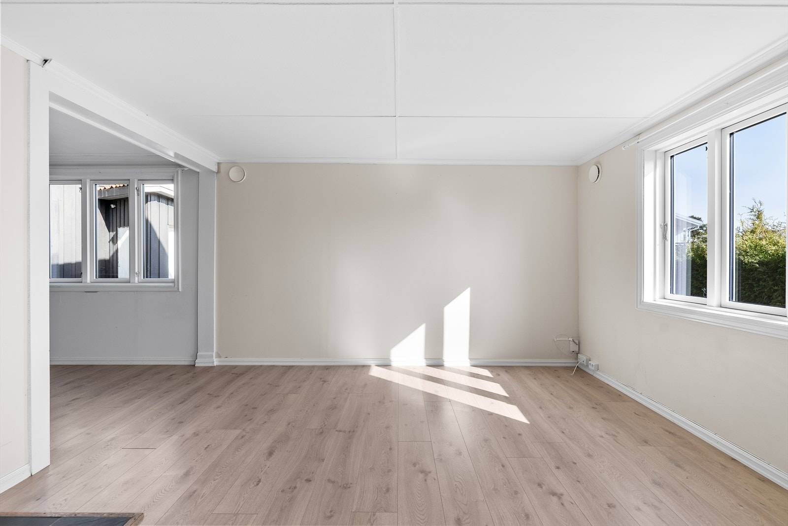Her ligger det et klart potensial for å sette sitt eget preg og videreutvikle en eiendom med både særpreg og attraktiv beliggenhet. Galleribilde