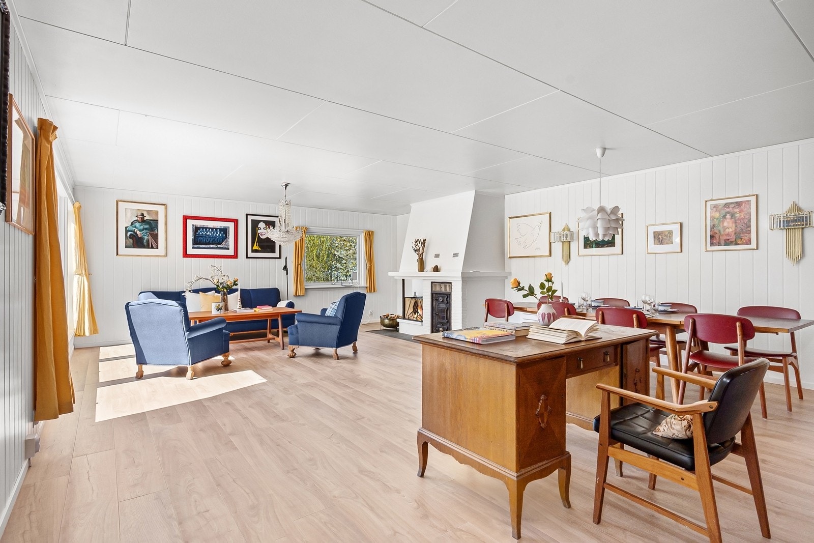 Boligen er ideell for storfamilien, eller for deg som ønsker å kombinere egen bolig med utleie. Galleribilde