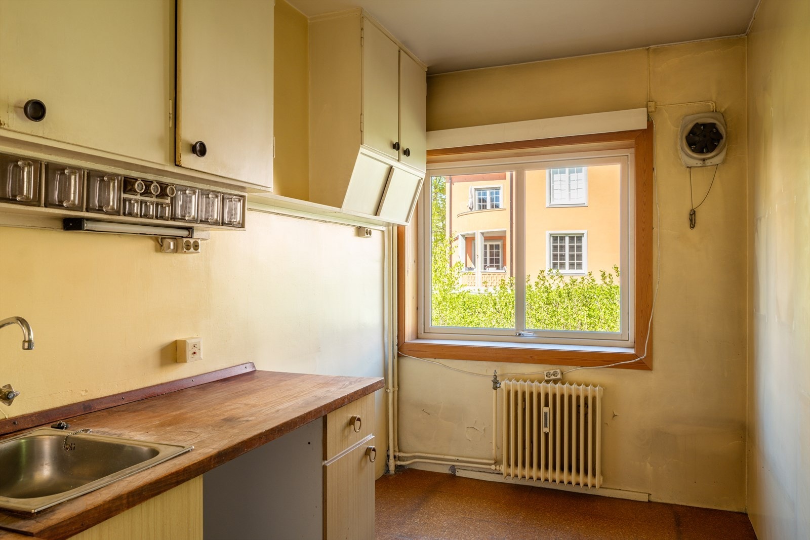 Boligen varmes opp via radiatorer tilknyttet fjernvarme. Galleribilde