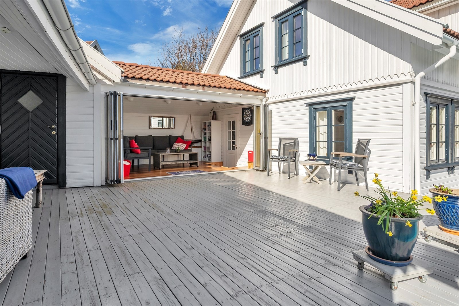Inngang anneks som er innredet med seng. Galleribilde