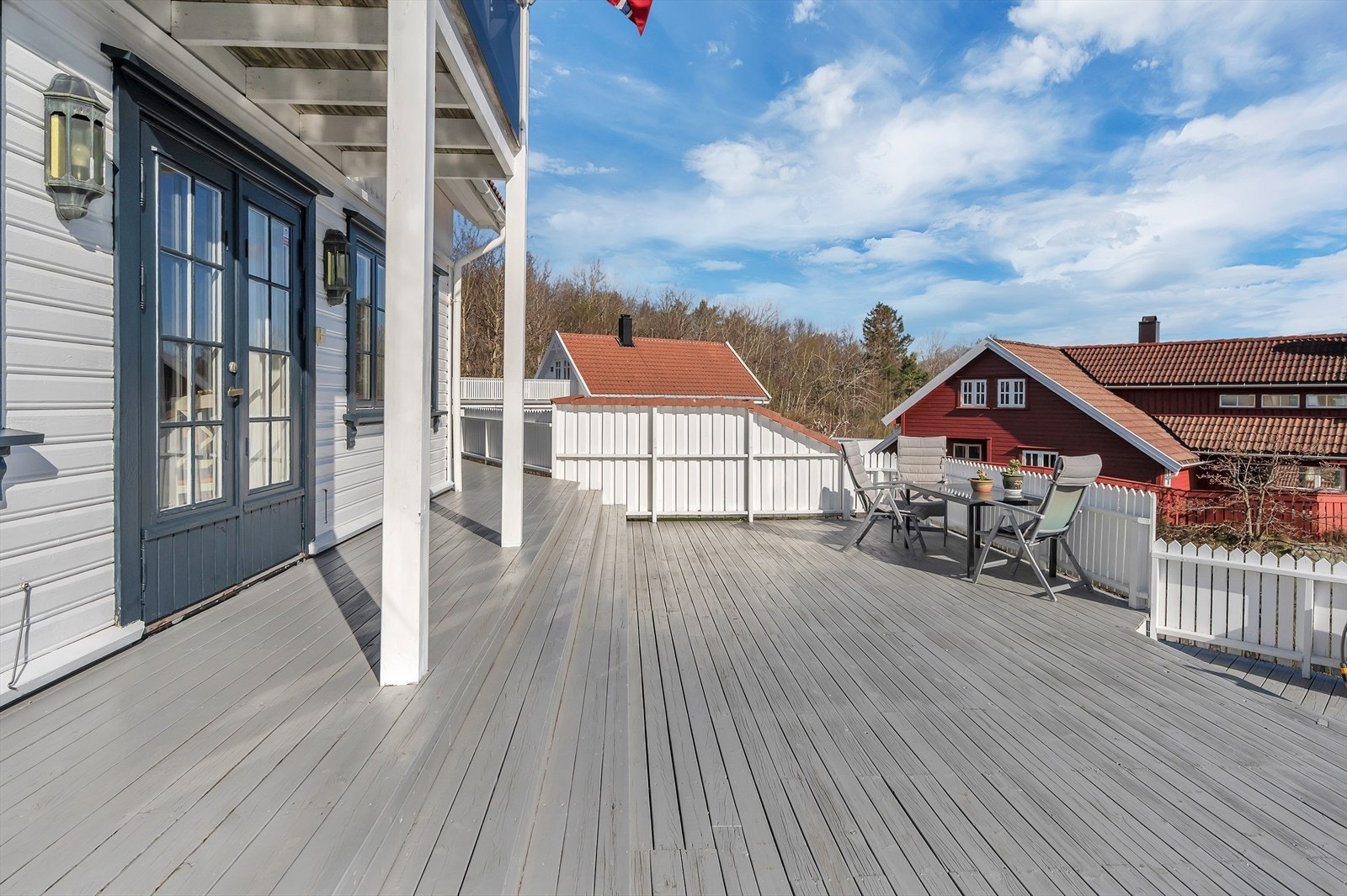 Stort terrasse område. Galleribilde