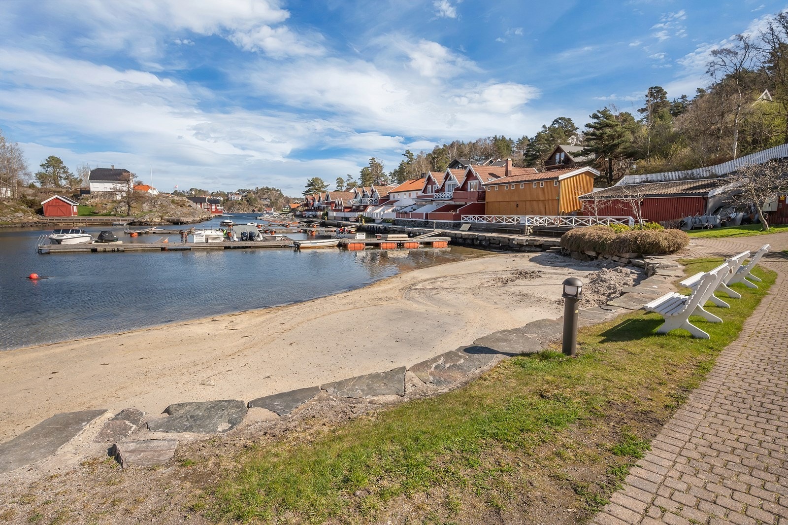 Felles sandstrand rett nedenfor hytten, ypperlig for de minste Galleribilde